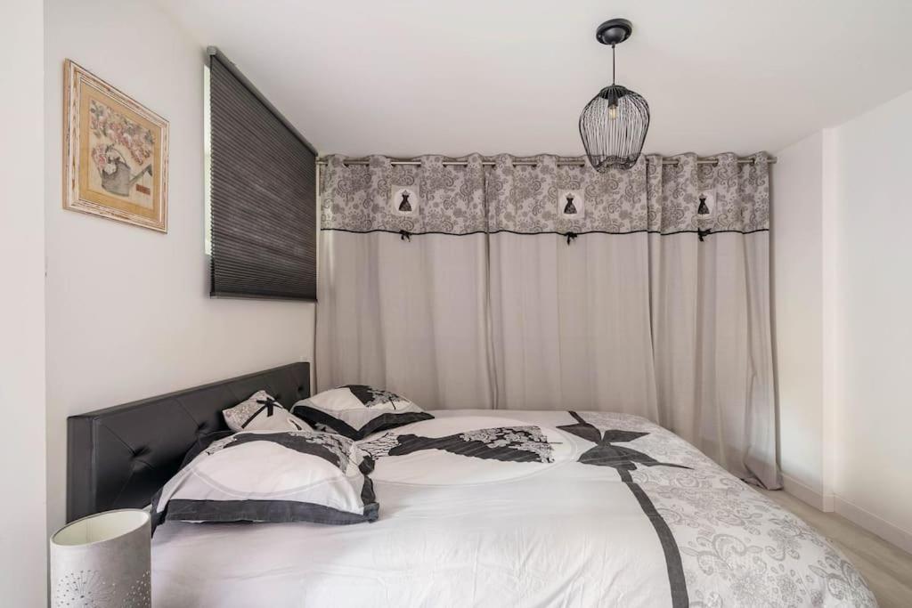 Superbe Appartement Avec Parking Gratuit Lons-le-Saunier Exteriör bild