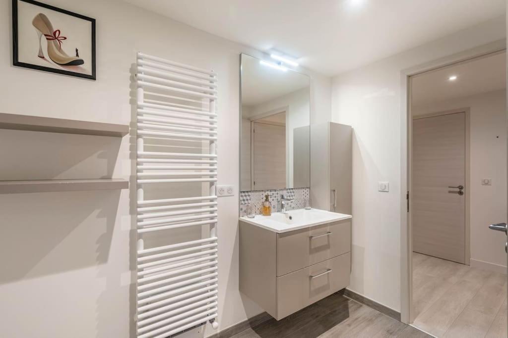 Superbe Appartement Avec Parking Gratuit Lons-le-Saunier Exteriör bild