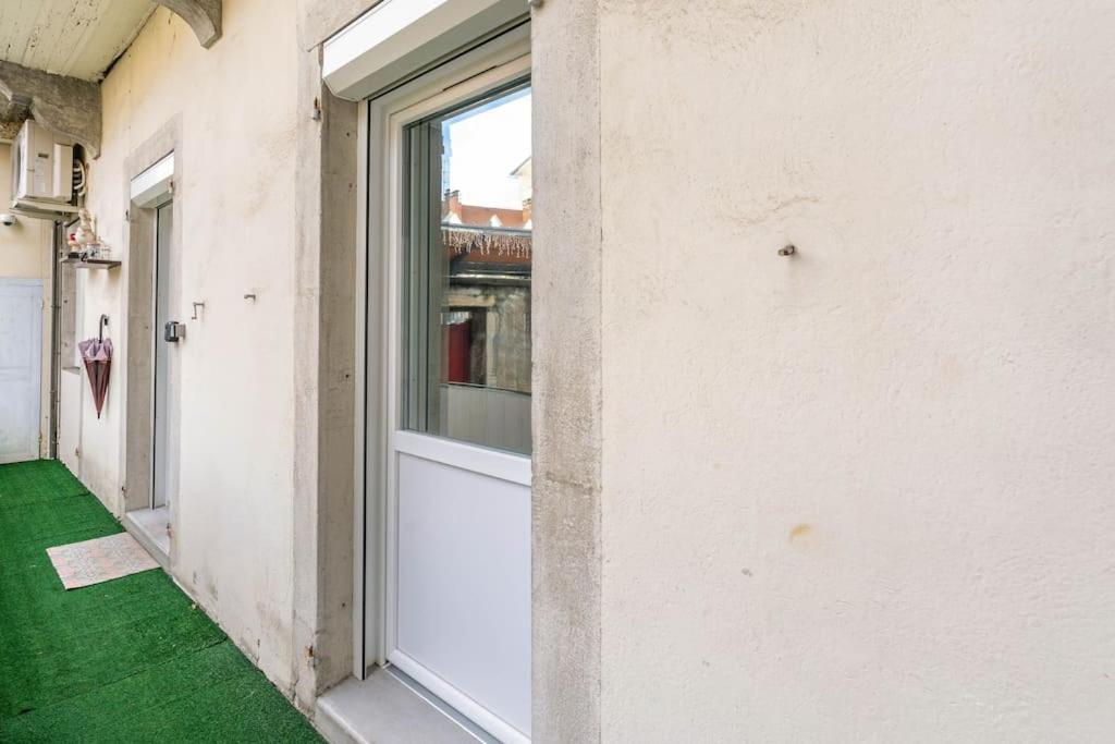 Superbe Appartement Avec Parking Gratuit Lons-le-Saunier Exteriör bild